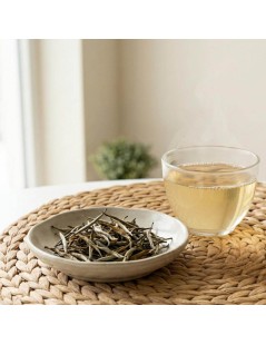 Weißer Tee Yunnan Silver Needles Vintage Cake – 100g