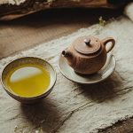 El té amarillo es uno de los más raros y preciosos del mundo. Exclusivamente chino, ha servido a emperadores y cortes durante siglos, y sigue siendo un té noble.