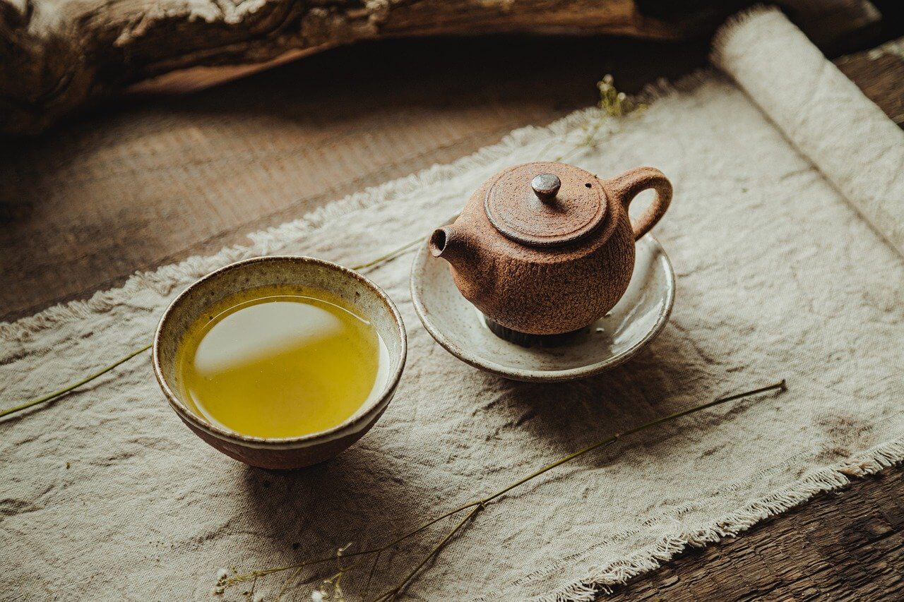 Yellow tea is one of the rarest and most precious teas in the world. Exclusively Chinese, it has served emperors and courts for centuries, and remains a noble tea.