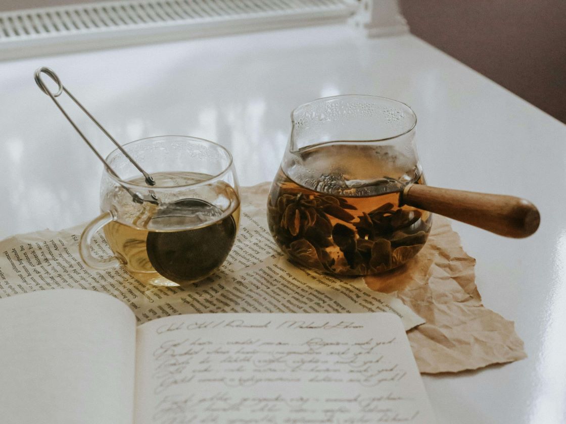 Von der Teekanne zur Tasse: Unverzichtbares Zubehör für die Teezubereitung 