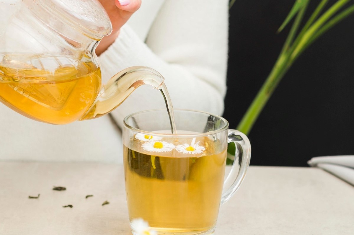 Chamomile Tea: Healthy Benefits, Side Effects and Preparation 